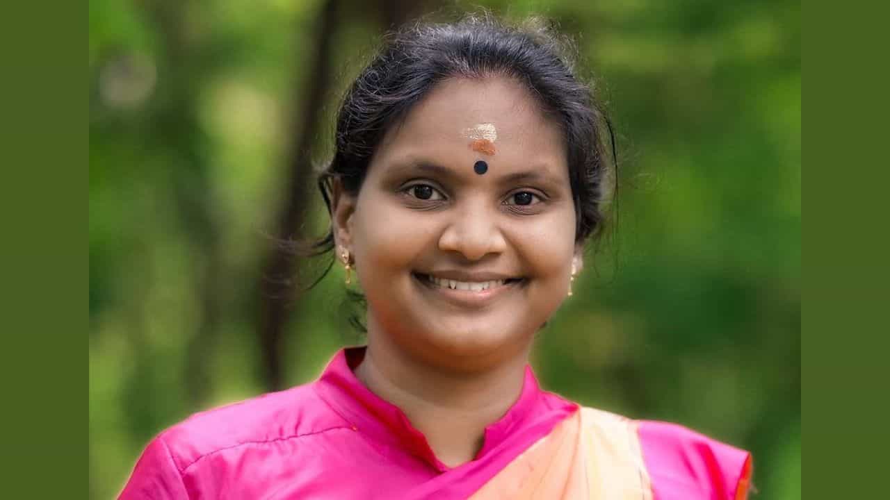 Ramya Haridas: രമ്യ ഹരിദാസ് പറഞ്ഞതെല്ലാം കള്ളം! പാളയം പ്രദീപ് ഔദ്യോഗിക സ്റ്റാഫ് പട്ടികയിൽ ഇല്ലെന്ന് രേഖകൾ Ramya Haridas: രമ്യ ഹരിദാസ് പറഞ്ഞതെല്ലാം കള്ളം! പാളയം പ്രദീപ് ഔദ്യോഗിക സ്റ്റാഫ് പട്ടികയിൽ ഇല്ലെന്ന് രേഖകൾ