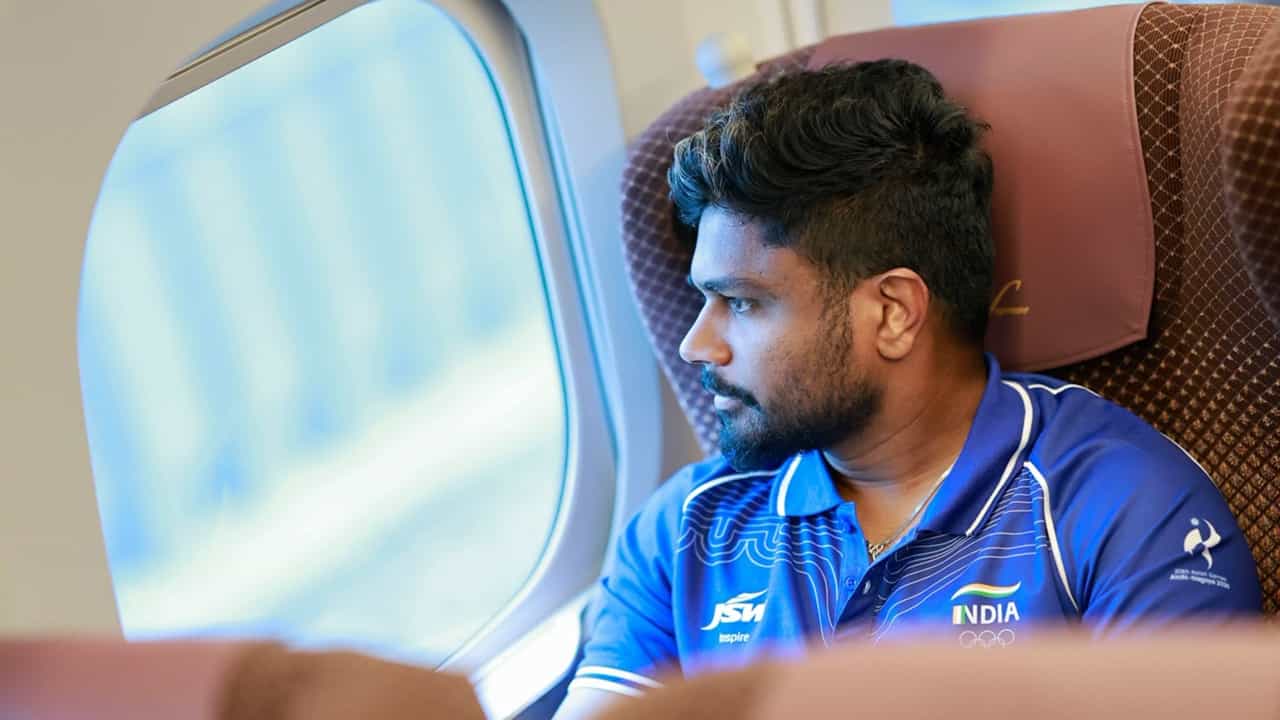 Sanju Samson: പതിനാലാമനാക്കിയാല് കണ്ടുപിടിക്കില്ലെന്ന് കരുതിയോ? ഇത് സഞ്ജുവിന്റെ ഏരിയയാണ്; ബിസിസിഐയോട് ആരാധകര് Sanju Samson: പതിനാലാമനാക്കിയാല് കണ്ടുപിടിക്കില്ലെന്ന് കരുതിയോ? ഇത് സഞ്ജുവിന്റെ ഏരിയയാണ്; ബിസിസിഐയോട് ആരാധകര്