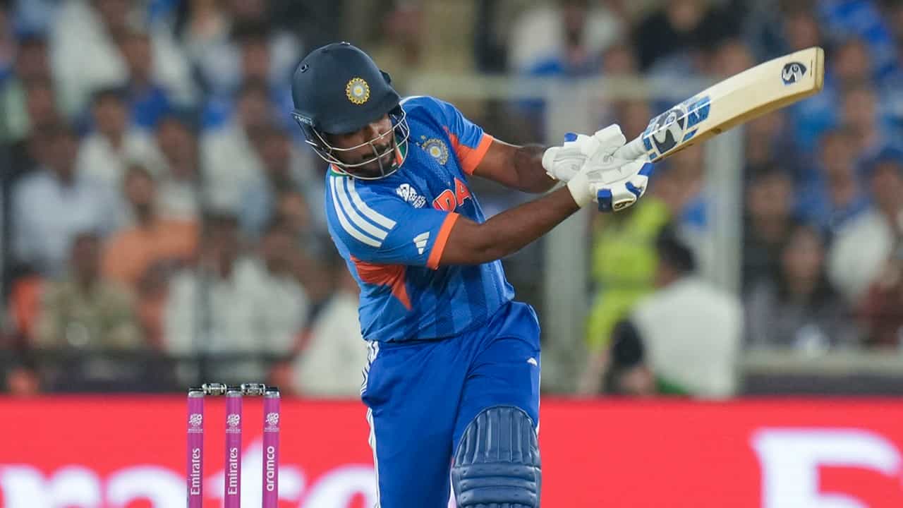 Sanju Samson: ഒറ്റ മത്സരം തന്നെ ധാരാളം! സഞ്ജു സാംസണ് രണ്ട് നേട്ടങ്ങള്ക്ക് തൊട്ടരികെ Sanju Samson: ഒറ്റ മത്സരം തന്നെ ധാരാളം! സഞ്ജു സാംസണ് രണ്ട് നേട്ടങ്ങള്ക്ക് തൊട്ടരികെ