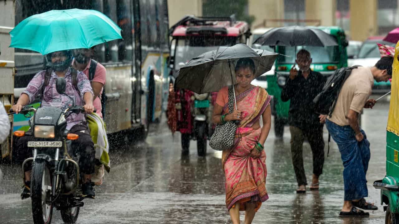 Kerala Weather Update: ഇന്ന് നല്ല മഴയാണേ...കുടയെടുക്കാതെ പുറത്തിറങ്ങരുത്; പക്ഷെ ഇവര്‍ ചുട്ടുപൊള്ളും