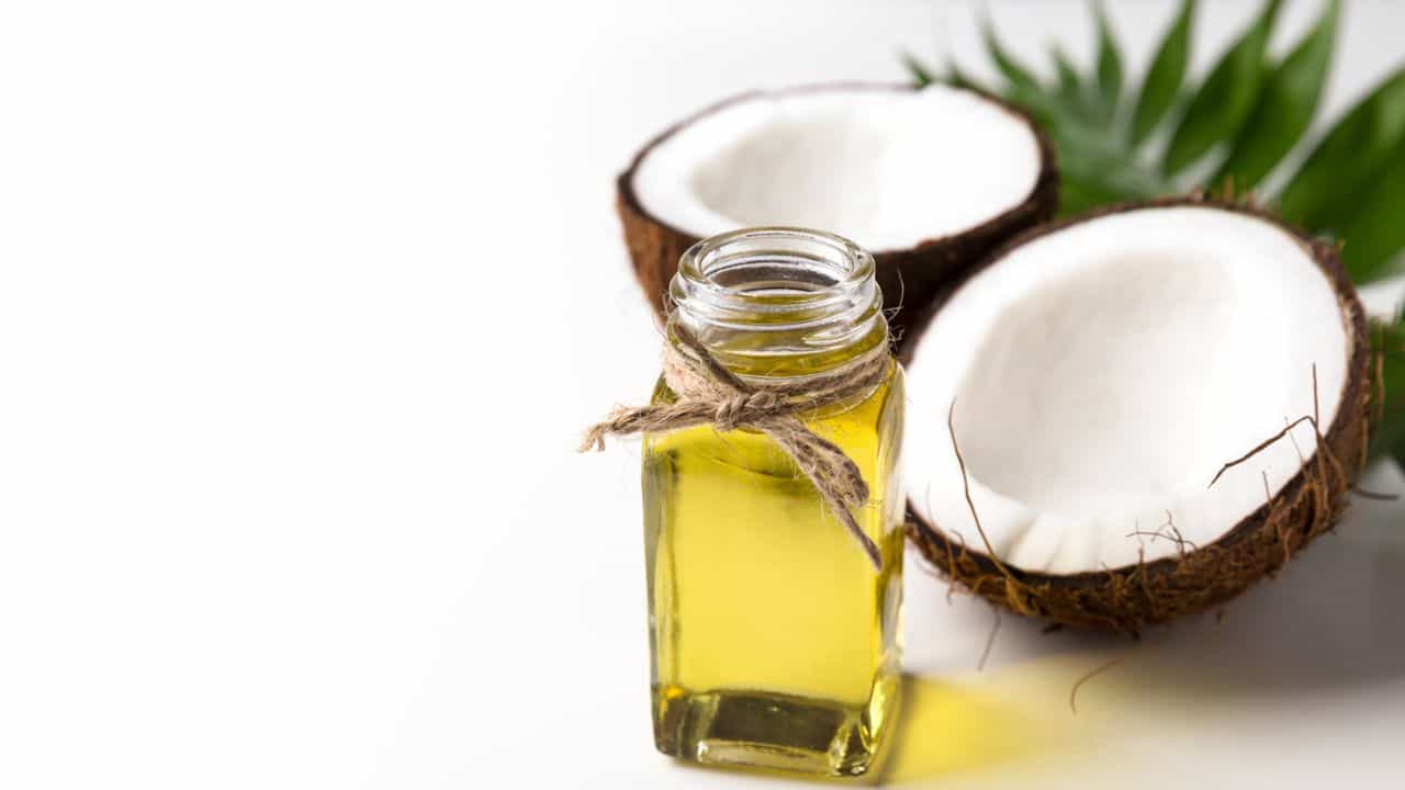 Skincare: കുട്ടികളുടെ ദേഹത്ത് ദിവസവും വെളിച്ചെണ്ണ തേക്കുന്നത് നല്ലതോ? Skincare: കുട്ടികളുടെ ദേഹത്ത് ദിവസവും വെളിച്ചെണ്ണ തേക്കുന്നത് നല്ലതോ?