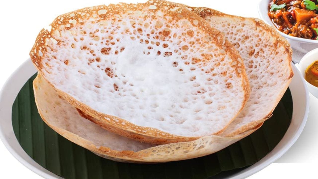 രാവിലെ അപ്പ ചുടുമ്പോൾ മാവ് അല്പം കട്ടി കൂടുതലാണെങ്കിൽ പച്ചവെള്ളം ഒഴിക്കാതെ നേർത്ത ചൂടുള്ള തേങ്ങാപ്പാലോ ഇളംചൂടുവെള്ളമോ ഒഴിച്ച് മാവ് അയച്ചെടുക്കുക. ഈസ്റ്റ് ഉപയോഗിക്കാതെ അപ്പമുണ്ടാക്കാൻ ആഗ്രഹിക്കുന്നവർക്ക് അല്പം സോഡാപ്പൊടിയോ തലേന്നത്തെ തേങ്ങാവെള്ളമോ ചേർത്ത് മാവ് പുളിപ്പിക്കാവുന്നതാണ്.