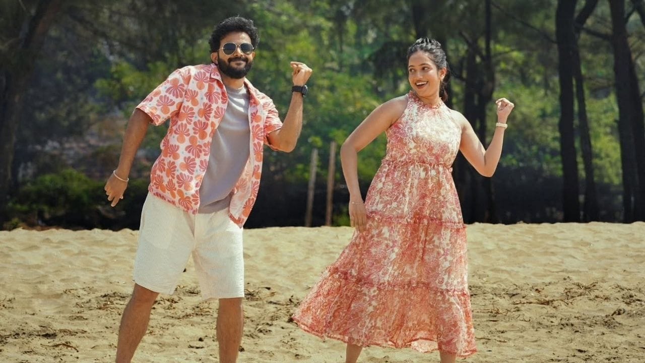 സിനിമയോളം തന്നെ ഹൈപ്പ് ആണ് ഷോർട്ട് ഫിലിമിന് ലഭിച്ചിരിക്കുന്നത്. മൂന്ന് ദിവസം കൊണ്ട് എഴ് മില്യണിലധികം കാഴ്ചക്കാരാണ് സോൾമേറ്റ്സ് ഒരു സാത്തുകുടി പ്രണയത്തിന് ലഭിച്ചത്. പതിനഞ്ച് മിനിട്ടോളം ദൈർഘ്യമുള്ള ഷോർട്ട് ഫിലീമിൽ നിവിൻ പോളിയുമുണ്ട്. ( Image Credit Source Social Media )