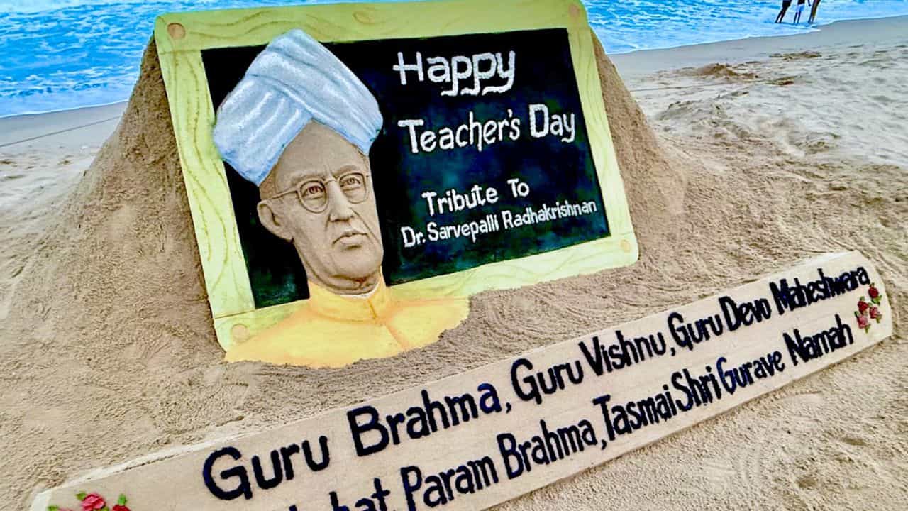 Teachers Day 2026: ഗുരുക്കന്മാർക്ക് ബിഗ് സല്യൂട്ട്!; സെപ്റ്റംബർ അഞ്ചിന് പിന്നിലെ ആ മഹത്തായ ചരിത്രം അറിയാമോ? Teachers Day 2026: ഗുരുക്കന്മാർക്ക് ബിഗ് സല്യൂട്ട്!; സെപ്റ്റംബർ അഞ്ചിന് പിന്നിലെ ആ മഹത്തായ ചരിത്രം അറിയാമോ?