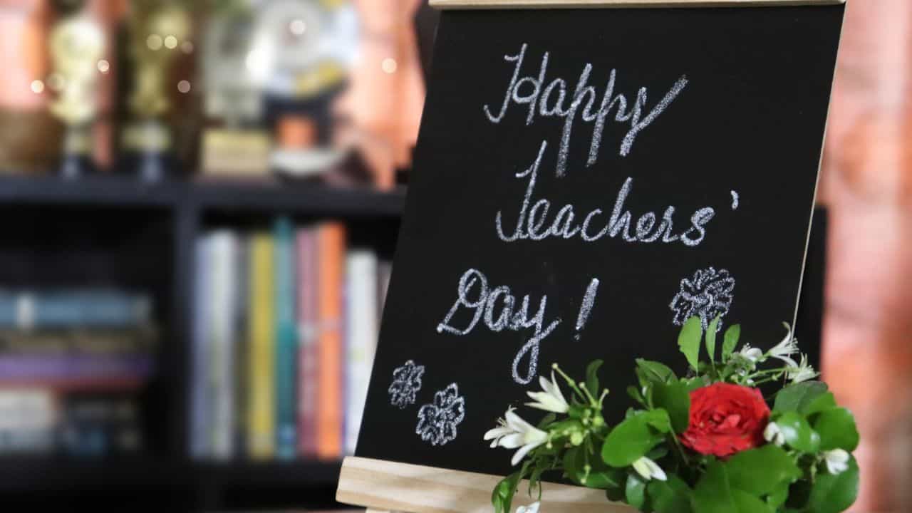 Teachers Day Wishes: അറിവിലേക്ക് വെളിച്ചമായവർക്ക് നന്ദി...; അധ്യാപക ദിന ആശംസകൾ നേരാം