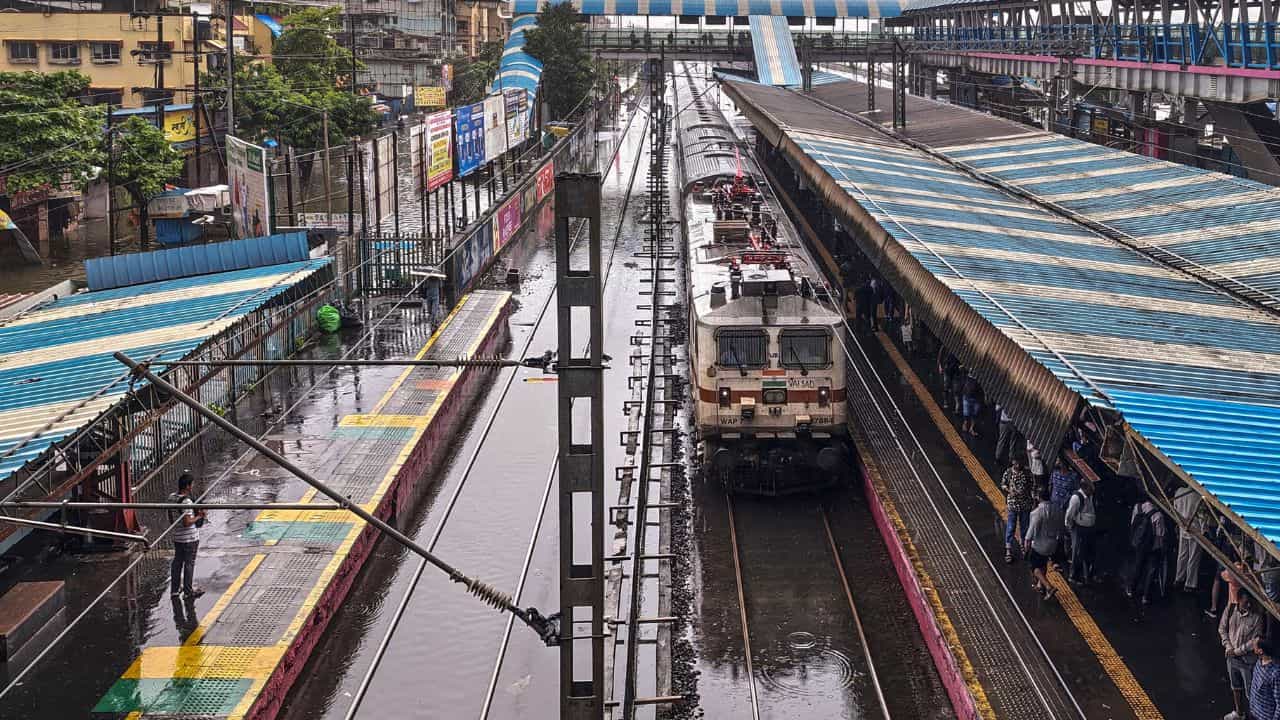 Kerala to Rishikesh Train: കേരളത്തിൽ നിന്ന് ഋഷികേശിലേക്ക് നേരിട്ട് ട്രെയിൻ; സർവീസ് അറിയാം Kerala to Rishikesh Train: കേരളത്തിൽ നിന്ന് ഋഷികേശിലേക്ക് നേരിട്ട് ട്രെയിൻ; സർവീസ് അറിയാം