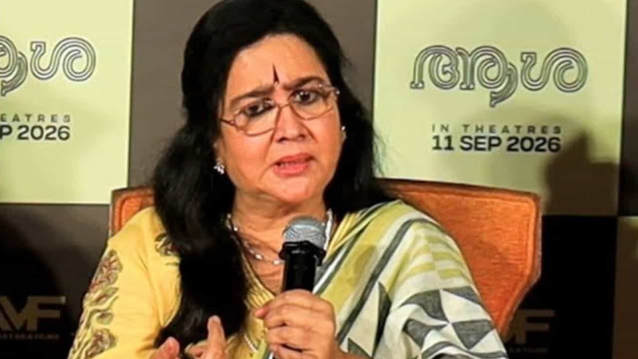Actress Urvashi: അച്ഛന്റെ കൂട്ടുകാർ എന്നെ മടിയിലിരുത്തുമ്പോൾ അമ്മ ചെയ്യാറുള്ളത്! അമ്മമാർ എങ്ങനെയാകണമെന്ന് കണ്ടുപഠിച്ചത് തന്റെ അമ്മയിൽ നിന്നാണ്; ഉർവശി
