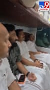 മുഖ്യമന്ത്രിയും മന്ത്രിമാരും എംഎൽഎമാരും ട്രെയിനിൽ യാത്ര ചെയ്യുന്നു...