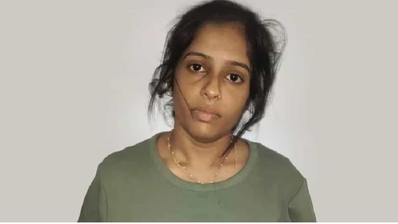 Vadakara Teachers MDMA Case: വടകര എംഡിഎംഎ കേസ്; രണ്ടാം പ്രതി കീർത്തനക്ക് ഉപാധികളോടെ ജാമ്യം Vadakara Teachers MDMA Case: വടകര എംഡിഎംഎ കേസ്; രണ്ടാം പ്രതി കീർത്തനക്ക് ഉപാധികളോടെ ജാമ്യം