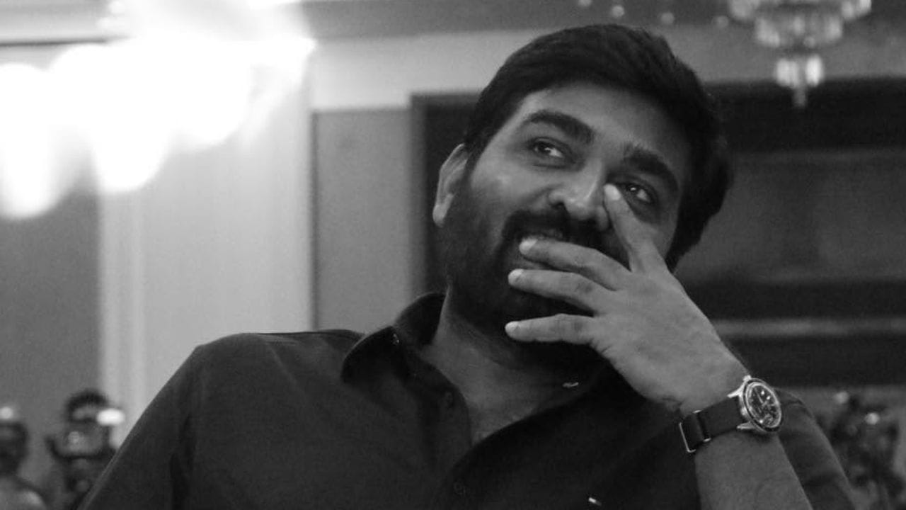 തമിഴിൽ വിജയ് സേതുപതി ഒരു സീസണിൽ വാങ്ങുന്നത് ഏകദേശം 75 മുതൽ 80 കോടി വരെയെന്നാണ് കണക്കുകൾ. വാരാന്ത്യ എപ്പിസോഡുകൾക്ക് മാത്രം ഇത് 3 മുതൽ 4 കോടി വരെയാണ്
