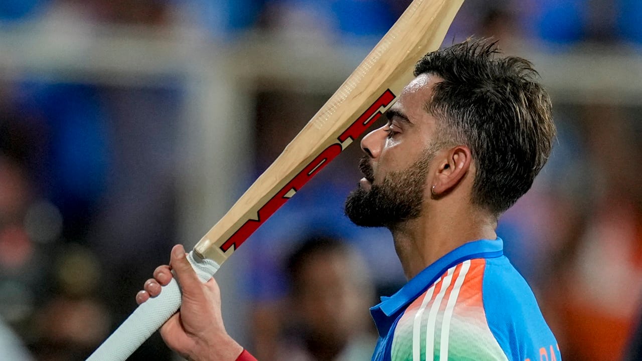 അദ്ദേഹം അതിനെക്കുറിച്ച് ചിന്തിക്കുകയാണെങ്കിൽ, വിരാട് കോലിക്ക് മാത്രമേ അത് നേടിയെടുക്കാൻ കഴിയൂ. ഒരു താരം നാഴികക്കല്ലുകളെക്കുറിച്ച് ചിന്തിക്കുമ്പോൾ അയാൾ സ്വാർത്ഥനാണെന്ന് പലപ്പോഴും നമ്മൾ കരുതാറുണ്ട്. അദ്ദേഹത്തിന്റെ മനസ്സിൽ ഒരു പ്രത്യേക ലക്ഷ്യം ഉണ്ടാകുമെന്ന് തനിക്കുറപ്പാണ്. കളിക്കുന്ന കാലത്തോളം കളി ആസ്വദിക്കണമെന്ന ചിന്തയും അദ്ദേഹത്തിനുണ്ടാകുമെന്നും രഹാനെ കൂട്ടിച്ചേര്ത്തു.