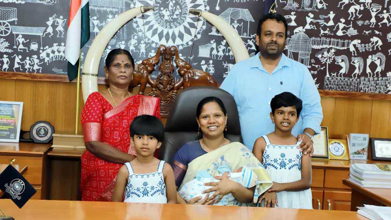 ഓഫീസിൽ നിന്ന് ആശുപത്രിയിലേക്ക്, പ്രസവം കഴിഞ്ഞ് ആറാം ദിവസം തിരിച്ചെത്തി; വയനാടിനോട് യാത്ര പറഞ്ഞ് കളക്ടർ മേഘശ്രീ ഓഫീസിൽ നിന്ന് ആശുപത്രിയിലേക്ക്, പ്രസവം കഴിഞ്ഞ് ആറാം ദിവസം തിരിച്ചെത്തി; വയനാടിനോട് യാത്ര പറഞ്ഞ് കളക്ടർ മേഘശ്രീ