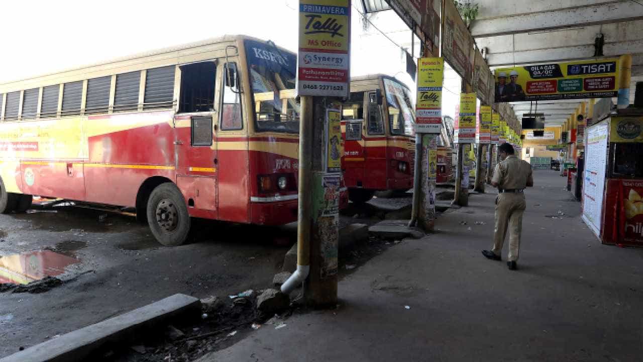 ഉറക്കം നടിച്ച്, KSRTC ബസിൽ അടുത്തിരുന്ന യുവതിയെ കയറിപ്പിടിച്ചു; മലപ്പുറം സ്വദേശി അറസ്റ്റിൽ ഉറക്കം നടിച്ച്, KSRTC ബസിൽ അടുത്തിരുന്ന യുവതിയെ കയറിപ്പിടിച്ചു; മലപ്പുറം സ്വദേശി അറസ്റ്റിൽ