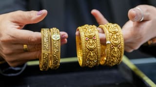 Kerala Gold Rate: സ്വർണവില ഉയർന്നുതന്നെ, കൂടിയത് 1040 രൂപ; ഇന്ന് ഒരു പവന് എത്ര?