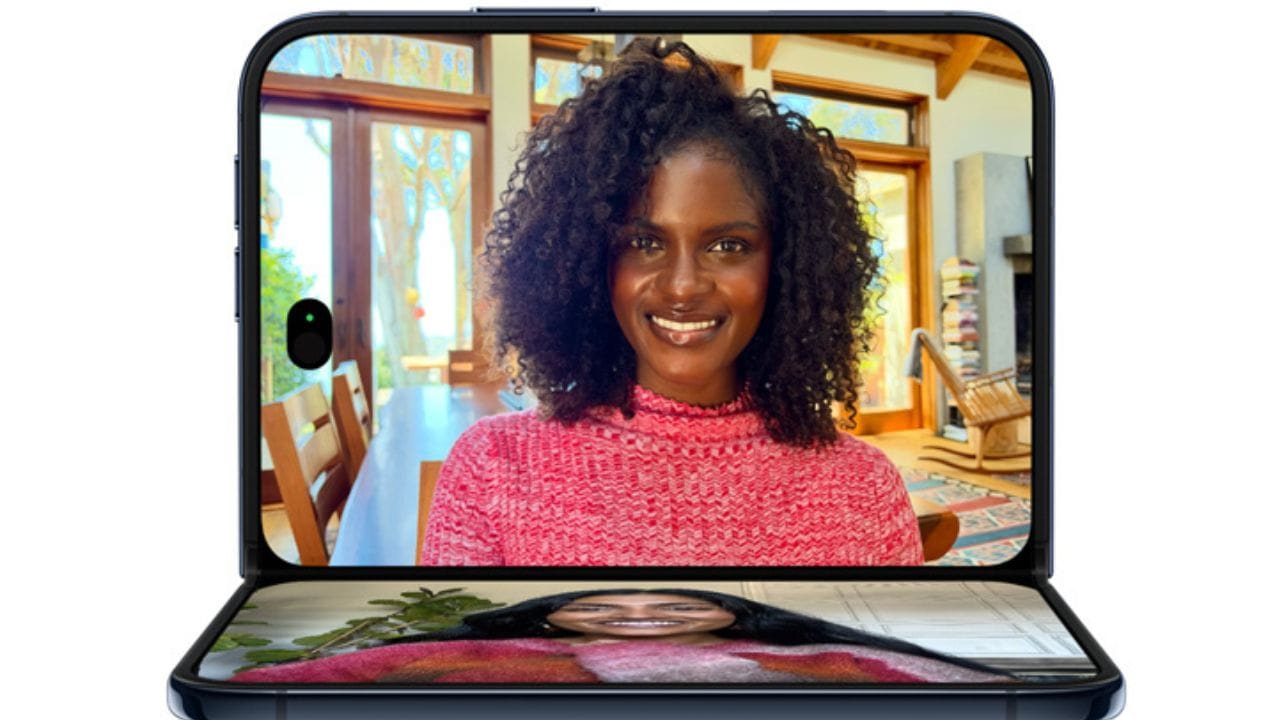 കരുത്ത്: 2nm ടെക്നോളജിയിൽ നിർമ്മിച്ച A20 Pro ചിപ്സെറ്റ്. 6-കോർ സിപിയു, 7-കോർ ജിപിയു, 32-കോർ ന്യൂറൽ എഞ്ചിൻ എന്നിവ കരുത്താക്കിയാണ് ഈ ഫോൾഡബിൾ ഐഫോൺ എത്തിയിരിക്കുന്നത്. 256GB, 512GB, 1TB, 2TB സ്റ്റോറേജ് ഓപ്ഷനുകളിൽ ഐഫോൺ ഡ്യുവോ ലഭ്യമാണ്. iOS 27 അടിസ്ഥാനമാക്കിയാണ് പ്രവർത്തനം. IP68 റേറ്റിങ്, സൈഡ് ബട്ടണിൽ ബിൽറ്റ്-ഇൻ ഫിംഗർപ്രിന്റ് സെൻസർ എന്നിവയും ഉണ്ട്.