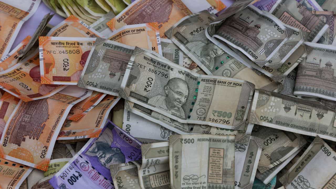 October Financial Changes: ഒക്ടോബർ 1 മുതൽ പുതിയ സാമ്പത്തിക നിയമങ്ങൾ; അറിയേണ്ട 5 മാറ്റങ്ങൾ October Financial Changes: ഒക്ടോബർ 1 മുതൽ പുതിയ സാമ്പത്തിക നിയമങ്ങൾ; അറിയേണ്ട 5 മാറ്റങ്ങൾ
