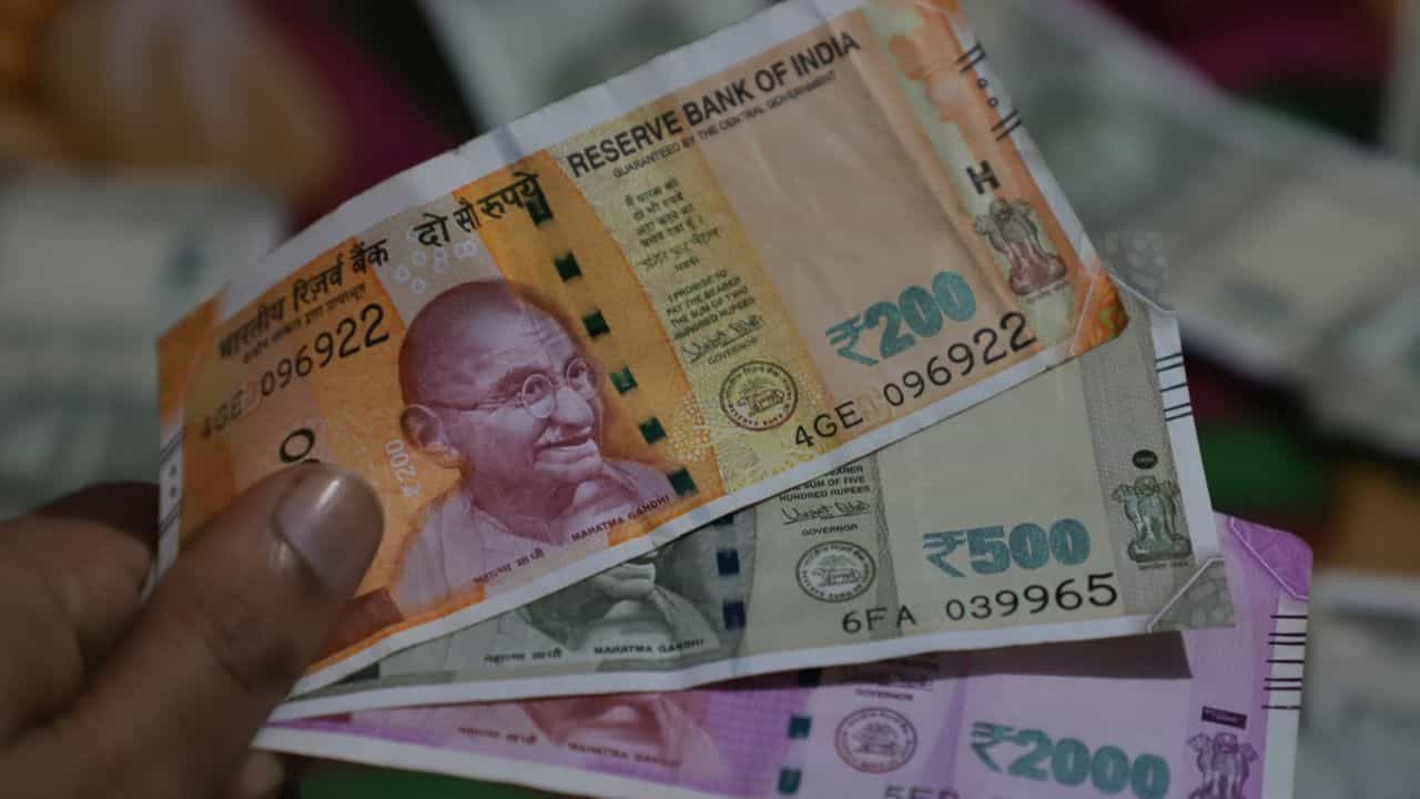 8th Pay Commission: 8ാം ശമ്പള കമ്മീഷന് കുടിശിക; ജീവനക്കാര്ക്ക് 3.32 ലക്ഷം രൂപ വരെ നഷ്ടം, കാരണമിത് 8th Pay Commission: 8ാം ശമ്പള കമ്മീഷന് കുടിശിക; ജീവനക്കാര്ക്ക് 3.32 ലക്ഷം രൂപ വരെ നഷ്ടം, കാരണമിത്