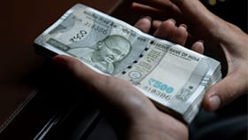 മിനിമം ശമ്പളം 69,000 രൂപയിലേക്ക്, ശമ്പളപരിഷ്കരണത്തിന് എത്ര മാസം?