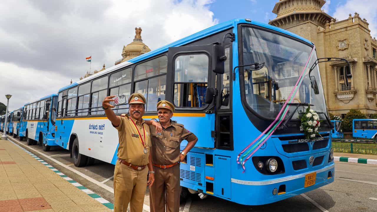 Namma Metro: നമ്മ മെട്രോയില് ഇറങ്ങിയാല് ബസും റെഡി; പിങ്ക് ലൈനിനായി പുതിയ ഫീഡര് സര്വീസുകള് Namma Metro: നമ്മ മെട്രോയില് ഇറങ്ങിയാല് ബസും റെഡി; പിങ്ക് ലൈനിനായി പുതിയ ഫീഡര് സര്വീസുകള്