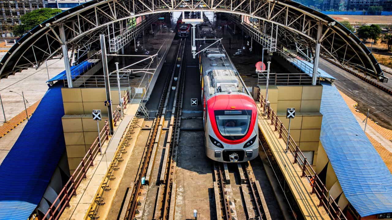 Namma Metro: ബെംഗളൂരു നമ്മ മെട്രോ ബ്ലൂ ലൈൻ വൈകും; യാത്രക്കാർക്ക് തിരിച്ചടി, സർവീസ് തുടങ്ങുന്നത് എപ്പോൾ? Namma Metro: ബെംഗളൂരു നമ്മ മെട്രോ ബ്ലൂ ലൈൻ വൈകും; യാത്രക്കാർക്ക് തിരിച്ചടി, സർവീസ് തുടങ്ങുന്നത് എപ്പോൾ?