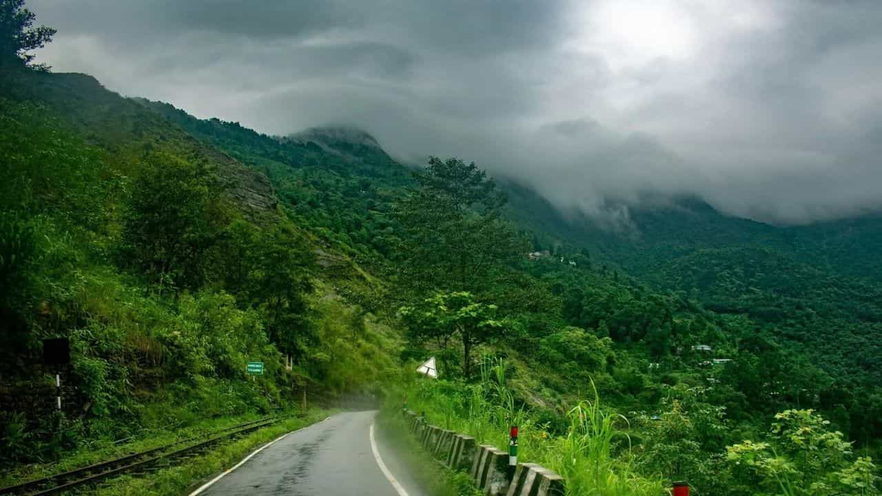 Bengaluru Road Trip: ബെംഗളൂരുവിൽ നിന്ന് ഒരു റോഡ് ട്രിപ്പ് പ്ലാൻ ചെയ്യുകയാണോ? ഈ സ്ഥലങ്ങൾ വിട്ടുപോവരുത് Bengaluru Road Trip: ബെംഗളൂരുവിൽ നിന്ന് ഒരു റോഡ് ട്രിപ്പ് പ്ലാൻ ചെയ്യുകയാണോ? ഈ സ്ഥലങ്ങൾ വിട്ടുപോവരുത്