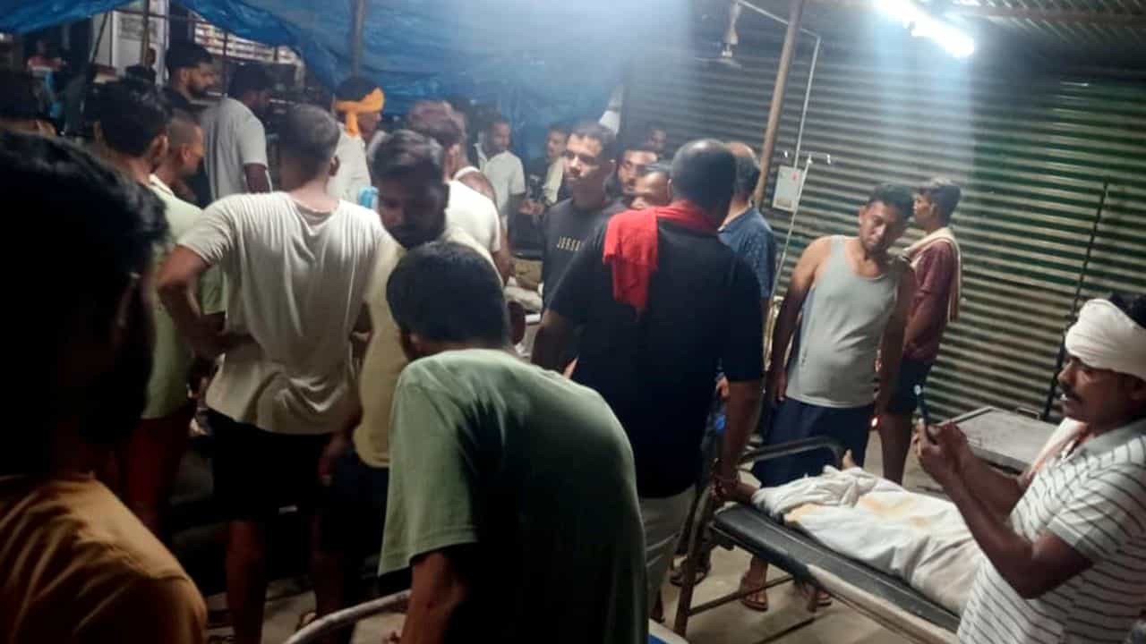 Boat Accident: വിരുന്നിന് പോകുന്നതിനിടെ ദുരന്തം; ഗംഗയിൽ വള്ളം മറിഞ്ഞ് 13 മരണം Boat Accident: വിരുന്നിന് പോകുന്നതിനിടെ ദുരന്തം; ഗംഗയിൽ വള്ളം മറിഞ്ഞ് 13 മരണം