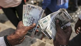 ദുര്‍ഗാപൂജയ്ക്ക് മുമ്പ് കേന്ദ്ര ജീവനക്കാർക്ക് ബോണസ്? 8ാം ശമ്പള...