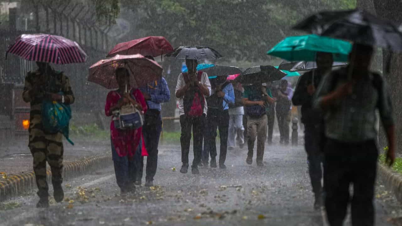 Arnab Cyclone: കനത്ത മഴ, കാരണം അർണാബ്! 28-ന് കരതൊടും, തീരങ്ങളിൽ മുന്നറിയിപ്പ് Arnab Cyclone: കനത്ത മഴ, കാരണം അർണാബ്! 28-ന് കരതൊടും, തീരങ്ങളിൽ മുന്നറിയിപ്പ്