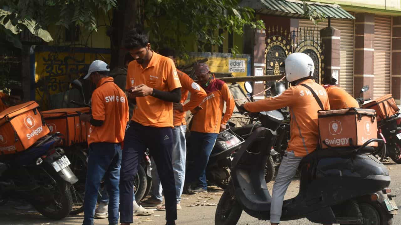 ഒരു ബിരുദത്തിനും ആദ്യത്തെ യഥാർത്ഥ ജോലിക്കുമിടയിൽ യഥാർത്ഥത്തിൽ സംഭവിക്കുന്നത് എന്ത്?