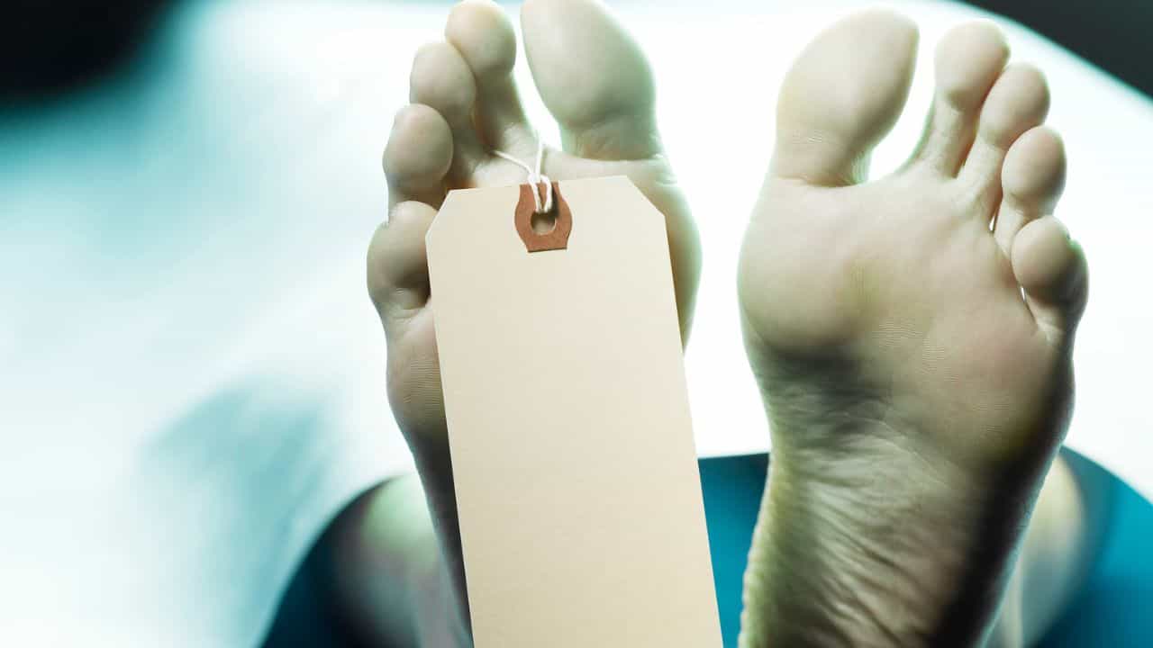 തിരുവനന്തപുരത്ത് കുഴഞ്ഞുവീണ യുവാവും ആംബുലൻസിൽ കയറ്റാൻ സഹായിച്ച അയൽവാസിയും മരിച്ചു തിരുവനന്തപുരത്ത് കുഴഞ്ഞുവീണ യുവാവും ആംബുലൻസിൽ കയറ്റാൻ സഹായിച്ച അയൽവാസിയും മരിച്ചു