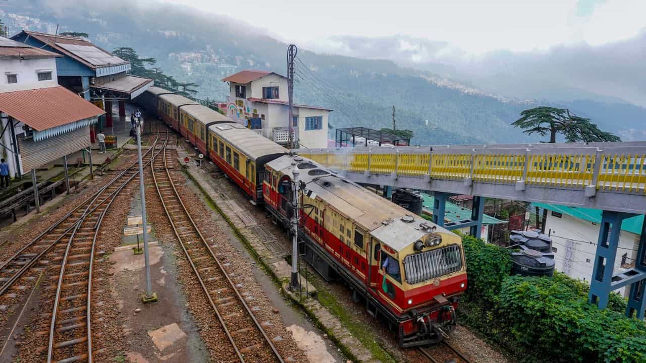 Railway Update: ആലപ്പുഴയിൽ നിന്ന് പുതിയ ട്രെയിൻ? ടാറ്റാനഗർ എക്സ്പ്രസ് നീട്ടിയേക്കില്ല Railway Update: ആലപ്പുഴയിൽ നിന്ന് പുതിയ ട്രെയിൻ? ടാറ്റാനഗർ എക്സ്പ്രസ് നീട്ടിയേക്കില്ല