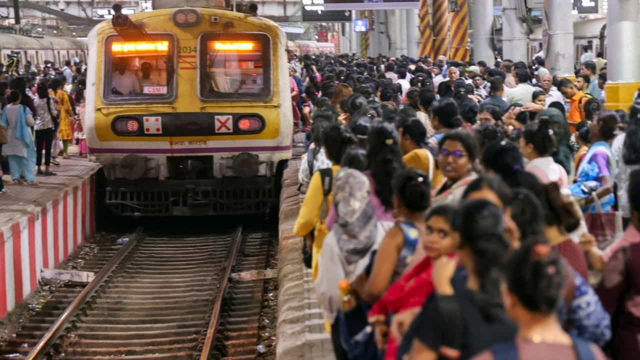 Diwali Special Train: ദീപാവലി സ്പെഷ്യൽ ട്രെയിൻ; ബുക്കിങ് ആരംഭിച്ചു, ഡൽഹിയിൽ നിന്ന് കൊച്ചുവേളിയിലേക്ക് സർവീസ് Diwali Special Train: ദീപാവലി സ്പെഷ്യൽ ട്രെയിൻ; ബുക്കിങ് ആരംഭിച്ചു, ഡൽഹിയിൽ നിന്ന് കൊച്ചുവേളിയിലേക്ക് സർവീസ്