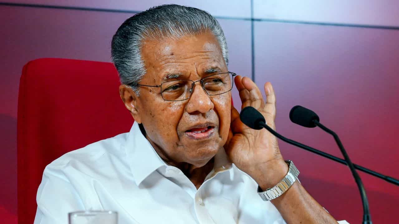 Pinarayi Vijayan: പിണറായിയുടെ വീട്ടിലെത്തി നോട്ടീസ് പതിപ്പിച്ച് ഇ.ഡി, വെള്ളിയാഴ്ച ഹാജരാകണം Pinarayi Vijayan: പിണറായിയുടെ വീട്ടിലെത്തി നോട്ടീസ് പതിപ്പിച്ച് ഇ.ഡി, വെള്ളിയാഴ്ച ഹാജരാകണം