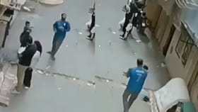ബാൽക്കണിയിൽ നിന്ന് കുട്ടി താഴേക്ക്; മിന്നൽ വേഗത്തിൽ കൈകളിലൊതുക്കി