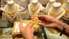 ദീപാവലിക്ക് സ്വർണനാണയമാണോ ആഭരണമാണോ വാങ്ങേണ്ടത്?...