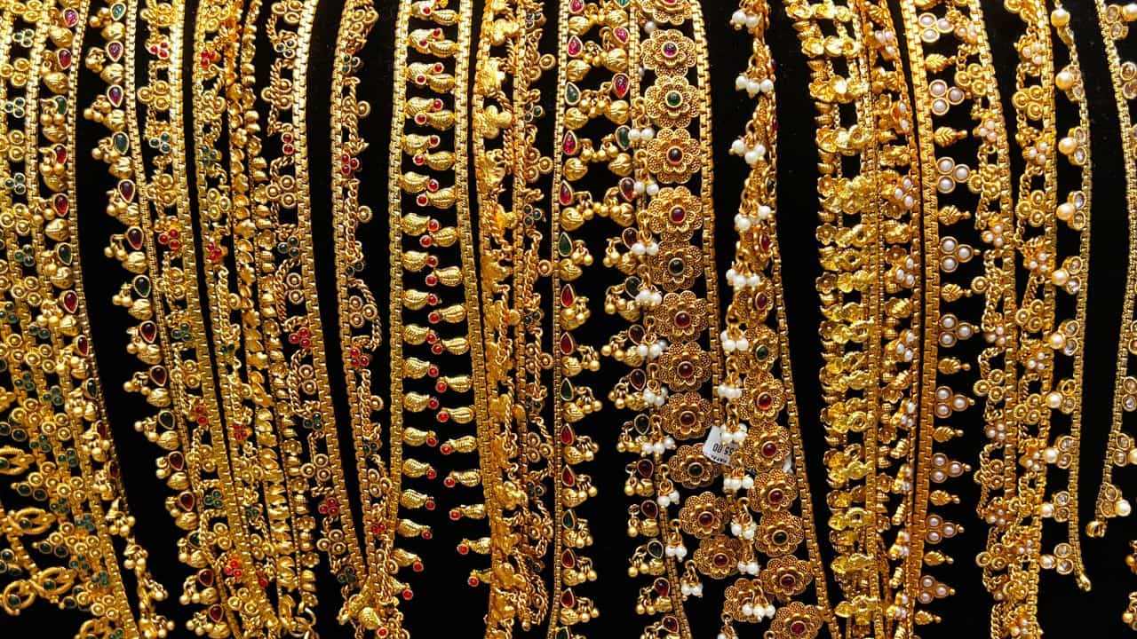 Kerala Gold Rate Today: നവരാത്രിയിൽ സ്വർണ്ണം കുതിക്കുന്നു! ഇന്നത്തെ നിരക്ക് അറിയാം Kerala Gold Rate Today: നവരാത്രിയിൽ സ്വർണ്ണം കുതിക്കുന്നു! ഇന്നത്തെ നിരക്ക് അറിയാം