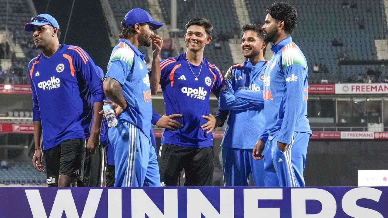 എട്ടാമനായി ബാറ്റ് ചെയ്യാനും സീം ബൗളിംഗ് ചെയ്യാനും കഴിയുന്ന ഓൾറൗണ്ടർ; പരുക്കേറ്റ ഇന്ത്യൻ താരം തിരിച്ചുവരുന്നു! എട്ടാമനായി ബാറ്റ് ചെയ്യാനും സീം ബൗളിംഗ് ചെയ്യാനും കഴിയുന്ന ഓൾറൗണ്ടർ; പരുക്കേറ്റ ഇന്ത്യൻ താരം തിരിച്ചുവരുന്നു!