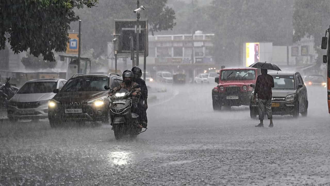 Kerala Rain Alert: അതിതീവ്രമഴയ്ക്ക് സാധ്യത; സംസ്ഥാനത്ത് ജാഗ്രതാ നിര്ദ്ദേശം; മൂന്ന് ജില്ലകളില് റെഡ് അലര്ട്ട് Kerala Rain Alert: അതിതീവ്രമഴയ്ക്ക് സാധ്യത; സംസ്ഥാനത്ത് ജാഗ്രതാ നിര്ദ്ദേശം; മൂന്ന് ജില്ലകളില് റെഡ് അലര്ട്ട്
