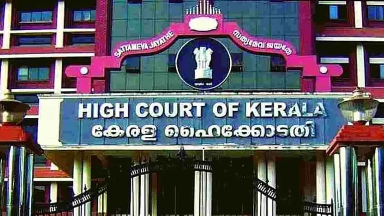 Masappadi Case: മാസപ്പടി കേസിൽ SIT രൂപീകരിച്ചത് നിയമവിരുദ്ധം! അഴിമതി തടയൽ നിയമപ്രകാരം കേസെടുക്കണമെന്ന് ഹൈക്കോടതി Masappadi Case: മാസപ്പടി കേസിൽ SIT രൂപീകരിച്ചത് നിയമവിരുദ്ധം! അഴിമതി തടയൽ നിയമപ്രകാരം കേസെടുക്കണമെന്ന് ഹൈക്കോടതി