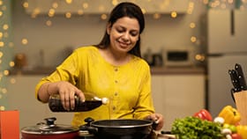 അടുക്കളയിൽ നിന്ന് വരുമാനം; വീട്ടിലിരുന്ന് തുടങ്ങാം ഈ 5 ബിസിനസുകൾ