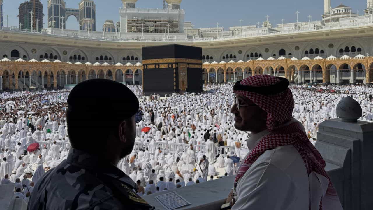 Umrah Pilgrims: സൗദിയിൽ കുടുങ്ങിയ ഉംറ തീർഥാടകർക്ക് ആശ്വാസം; താമസവും ഭക്ഷണവും ഉറപ്പാക്കാൻ ഇന്ത്യ Umrah Pilgrims: സൗദിയിൽ കുടുങ്ങിയ ഉംറ തീർഥാടകർക്ക് ആശ്വാസം; താമസവും ഭക്ഷണവും ഉറപ്പാക്കാൻ ഇന്ത്യ