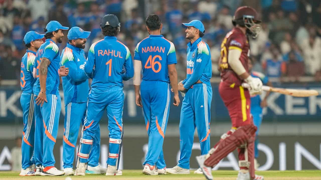 India vs West Indies: ഒടുവില് വെസ്റ്റ് ഇന്ഡീസിന് ആശ്വാസ ജയം; പരമ്പര ഇന്ത്യ കൊണ്ടുപോയി India vs West Indies: ഒടുവില് വെസ്റ്റ് ഇന്ഡീസിന് ആശ്വാസ ജയം; പരമ്പര ഇന്ത്യ കൊണ്ടുപോയി
