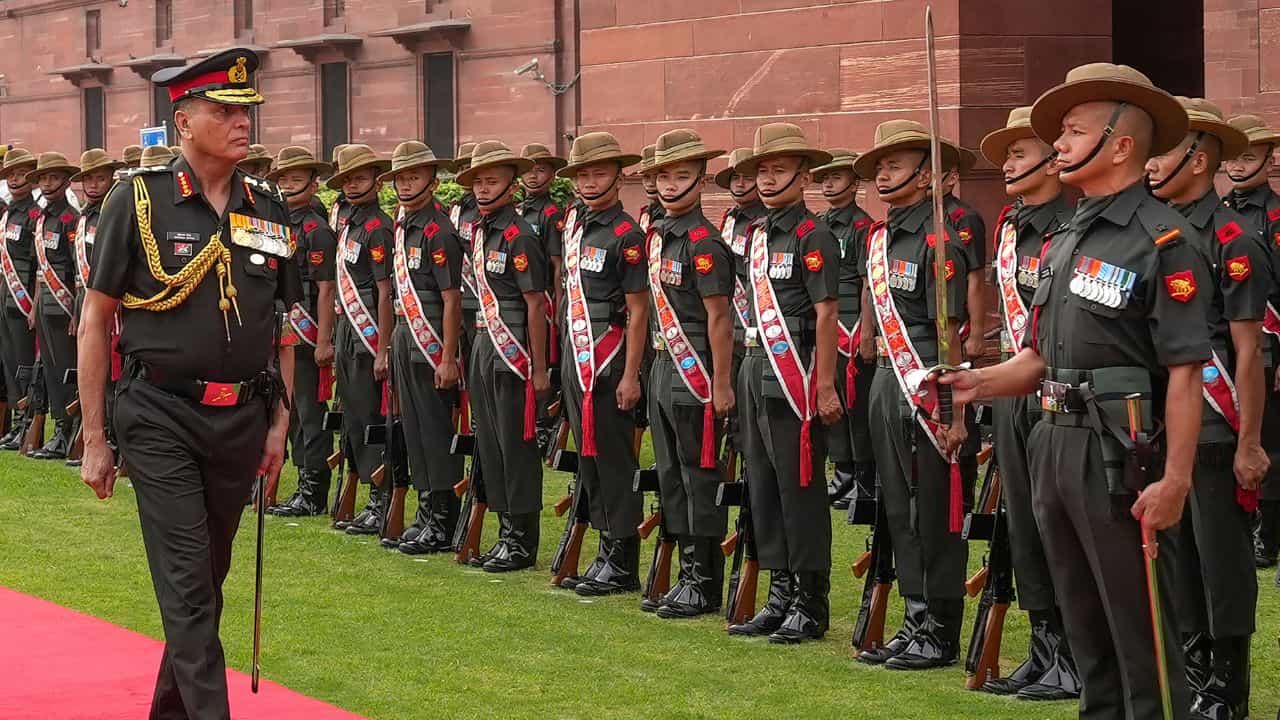 Indian Army Recruitment: ഇന്ത്യൻ ആർമിയിൽ ജോലി നേടാൻ എന്തൊക്കെ യോഗ്യതകൾ വേണം? വിശദമായി അറിയാം
