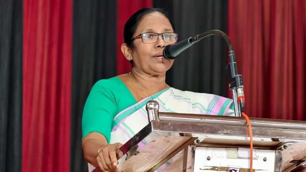 SMA Controversy: SMA മരുന്ന് വിവാദം: പുതിയ മരുന്നിന്റെ വിശ്വാസ്യത ബോധ്യപ്പെടുത്തണമെന്ന് കെ കെ ശൈലജ SMA Controversy: SMA മരുന്ന് വിവാദം: പുതിയ മരുന്നിന്റെ വിശ്വാസ്യത ബോധ്യപ്പെടുത്തണമെന്ന് കെ കെ ശൈലജ