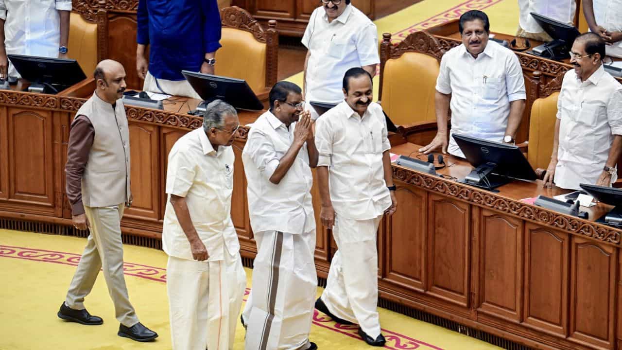 Kerala Assembly Session: നിയമസഭാ സമ്മേളനം നാളെ മുതൽ; രാഷ്ട്രീയ പോരുകൾ മുറുകുമോ? Kerala Assembly Session: നിയമസഭാ സമ്മേളനം നാളെ മുതൽ; രാഷ്ട്രീയ പോരുകൾ മുറുകുമോ?