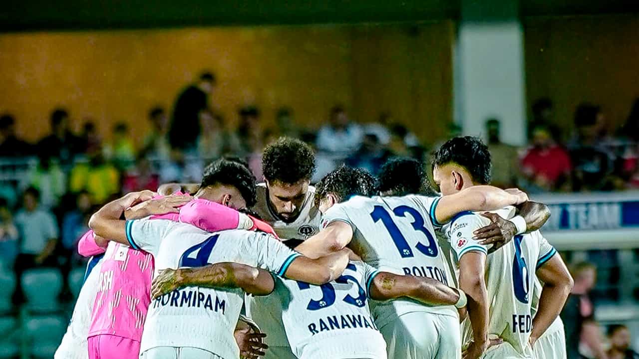 Kerala Blasters: ഹോം മാച്ചിന് വെറും നാലു ദിവസം മാത്രം; ടിക്കറ്റ് വില്പന ഇതുവരെ തുടങ്ങിയില്ല; നിരാശയില് ബ്ലാസ്റ്റേഴ്സ് ആരാധകര് Kerala Blasters: ഹോം മാച്ചിന് വെറും നാലു ദിവസം മാത്രം; ടിക്കറ്റ് വില്പന ഇതുവരെ തുടങ്ങിയില്ല; നിരാശയില് ബ്ലാസ്റ്റേഴ്സ് ആരാധകര്