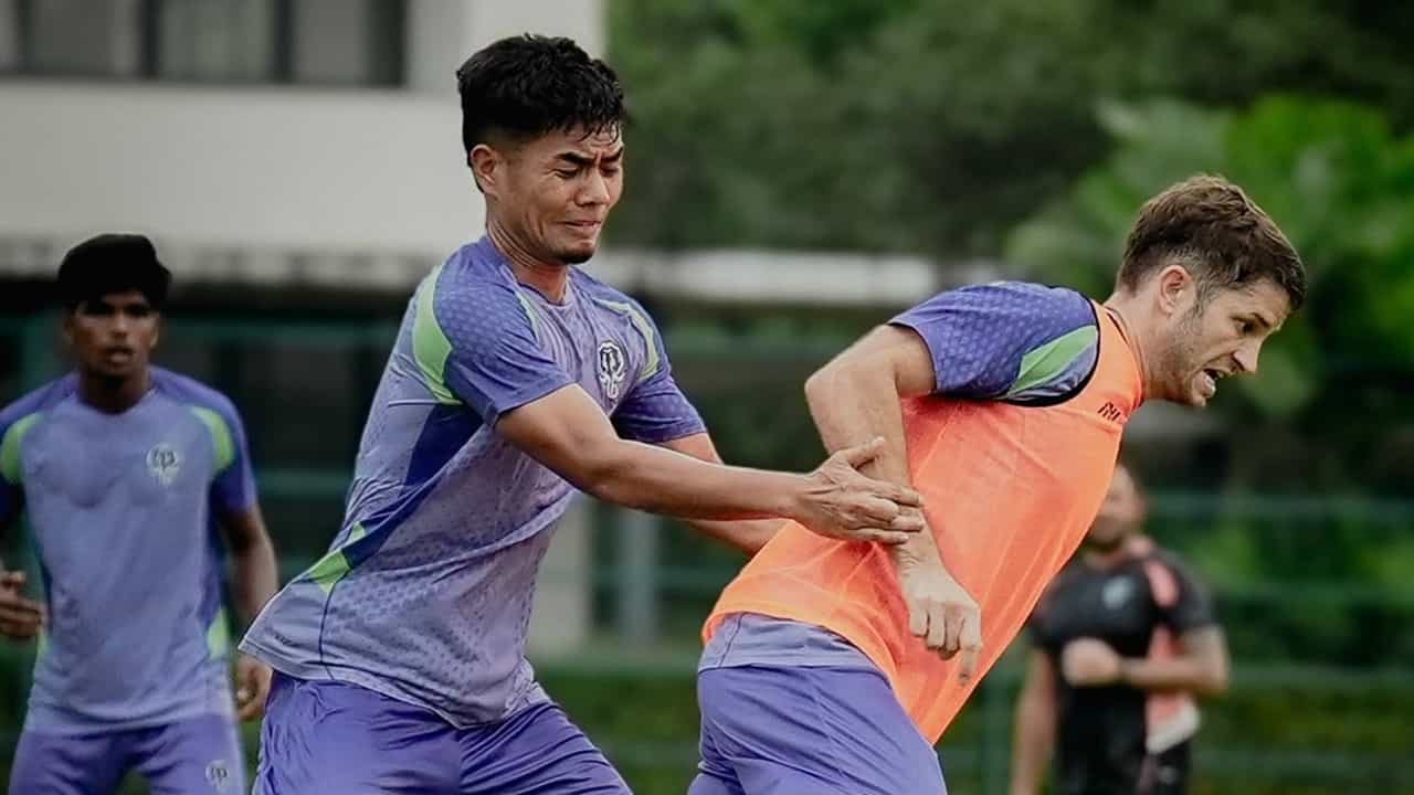 ഒടുവില് പ്രശ്നങ്ങള് തീര്ന്നു; അനിശ്ചിതത്വങ്ങള് ഒഴിവായി; ബ്ലാസ്റ്റേഴ്സ് കൊച്ചിയില് കളിക്കും ഒടുവില് പ്രശ്നങ്ങള് തീര്ന്നു; അനിശ്ചിതത്വങ്ങള് ഒഴിവായി; ബ്ലാസ്റ്റേഴ്സ് കൊച്ചിയില് കളിക്കും