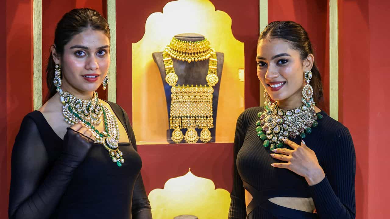 Kerala Gold Rate: ആഭരണമോഹികളേ ഇതിലേ ഇതിലേ...ഒക്ടോബര് 16-ലെ സ്വര്ണവിലയിതാ Kerala Gold Rate: ആഭരണമോഹികളേ ഇതിലേ ഇതിലേ...ഒക്ടോബര് 16-ലെ സ്വര്ണവിലയിതാ