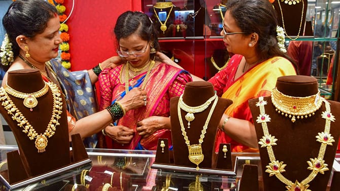 ആഭരണങ്ങള്‍ വാങ്ങിക്കുന്നവരുടെ പ്രത്യേക ശ്രദ്ധയ്ക്ക്!