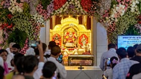 ഒരാഴ്ച വീട്ടിലിരിക്കാം! പൂജവെപ്പ് മുതല്‍ വിദ്യാരംഭം വരെ